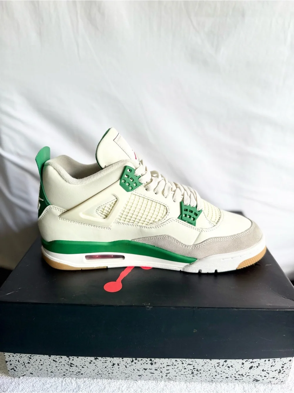 AUTHENTIC Jordan 4 Retro SB Pine Green size 10 DR5415-103 2022 VNDS